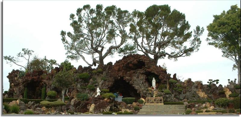 Hollywood Holy Cross Mortuary